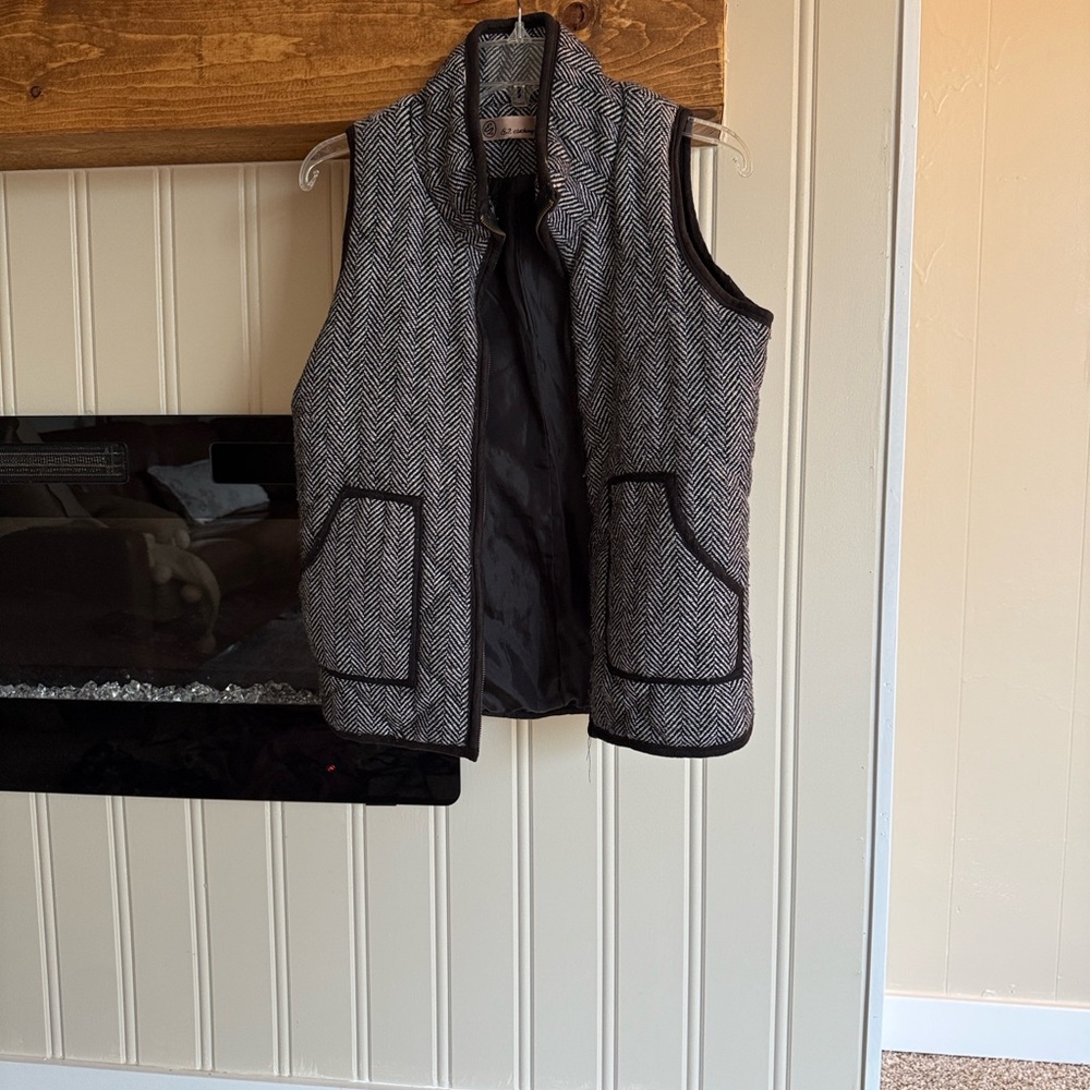 Women's Herringbone Sweater Vest - Black and Gray
